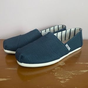 Navy blue canvas toms size 7
